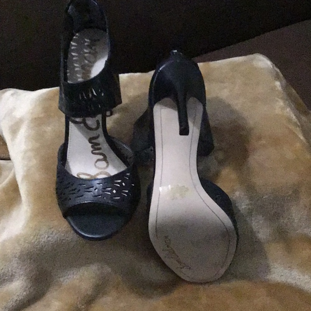 Shoes - Picture 4 of 4